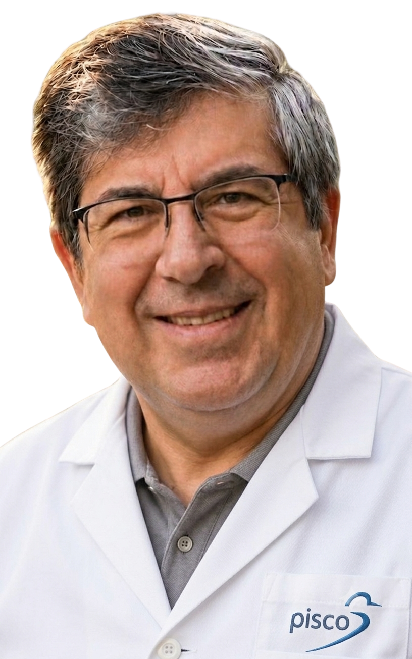 Professor Anselmo Pisco, de jaleco branco
